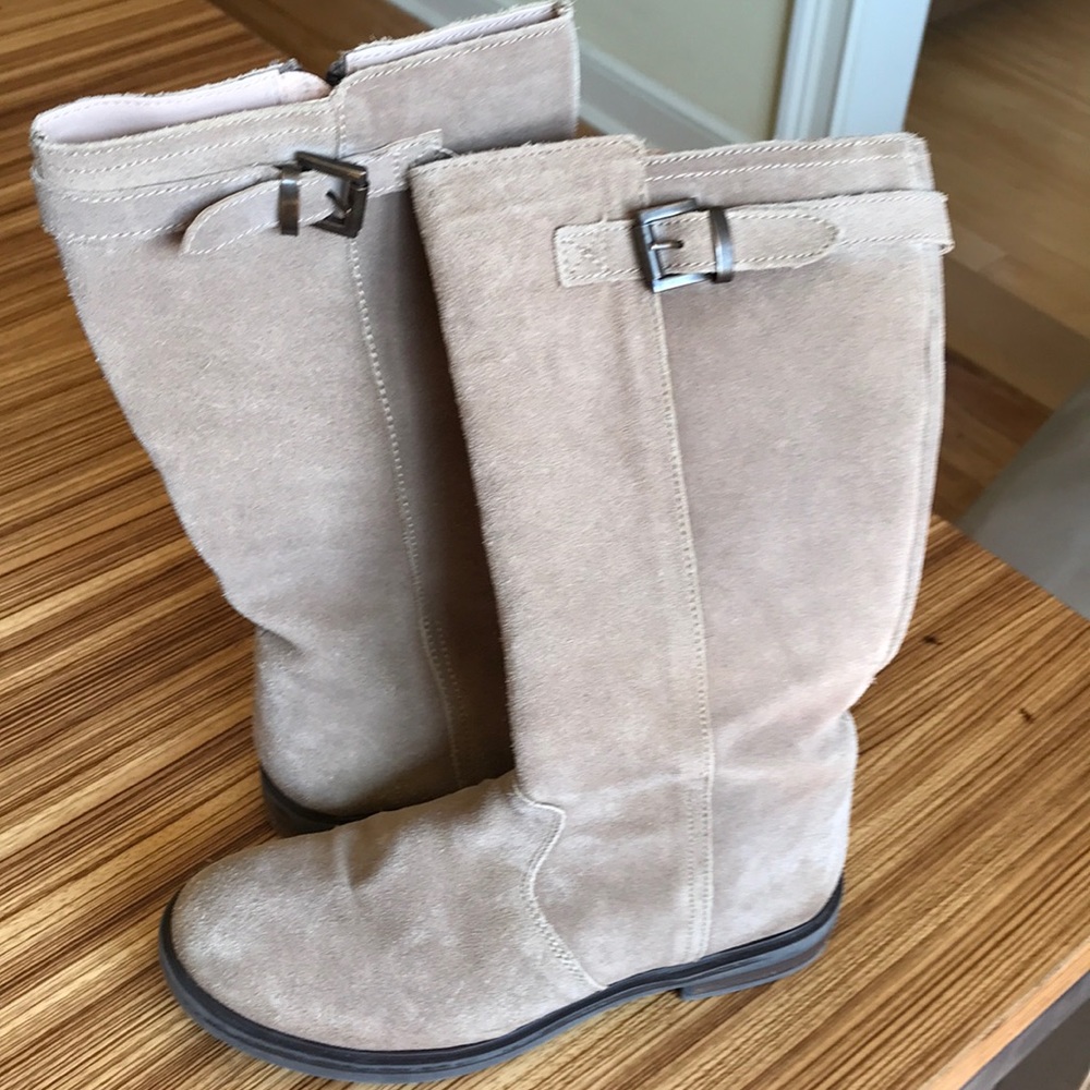 Beautiful Lands’ End Taupe Colored Girl’s Boots